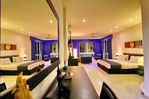 Hotel East Suites