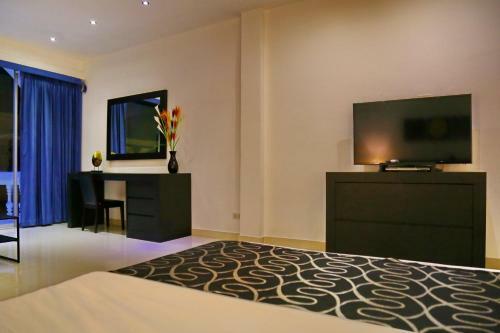 Hotel East Suites