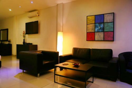 Hotel East Suites