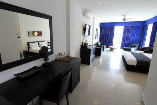Hotel East Suites