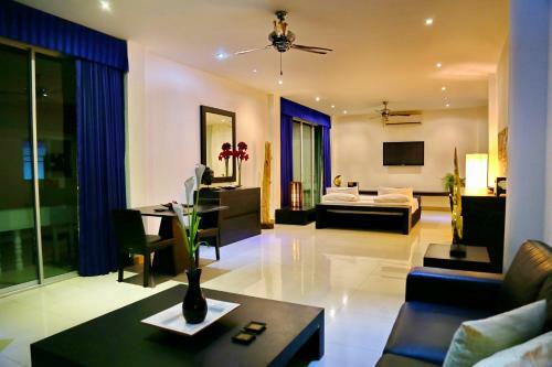 Hotel East Suites