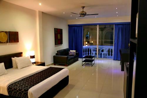Hotel East Suites