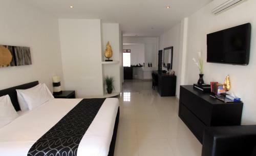 Hotel East Suites