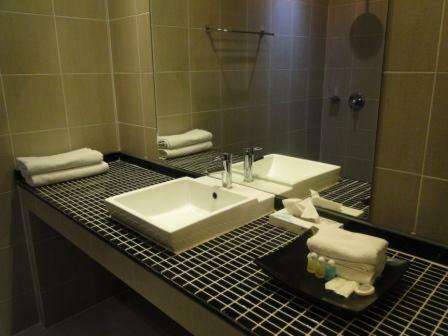 Hotel East Suites