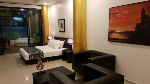 Hotel East Suites