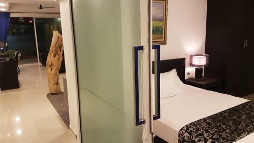 Hotel East Suites