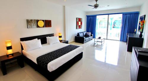 Hotel East Suites
