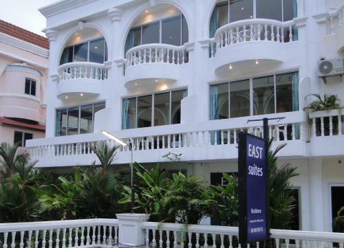 Hotel East Suites