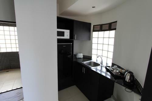 Hotel East Suites