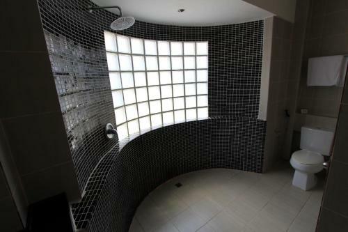 Hotel East Suites