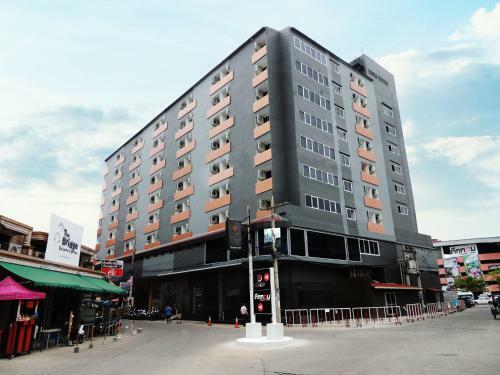Hotel The Grand Day Night