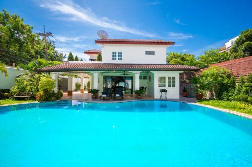 Walking Street Pool Villa Pattaya