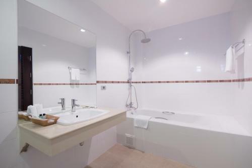 Hotel Zing Resort & Spa