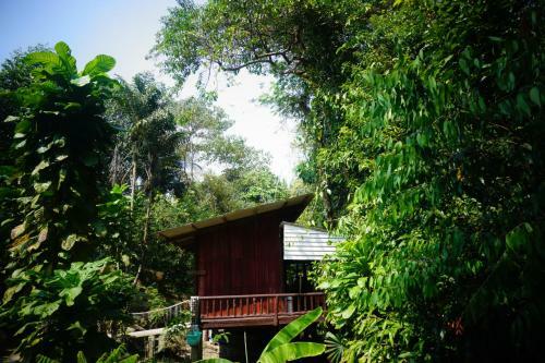 Hostal Wooden Hut Koh Kood