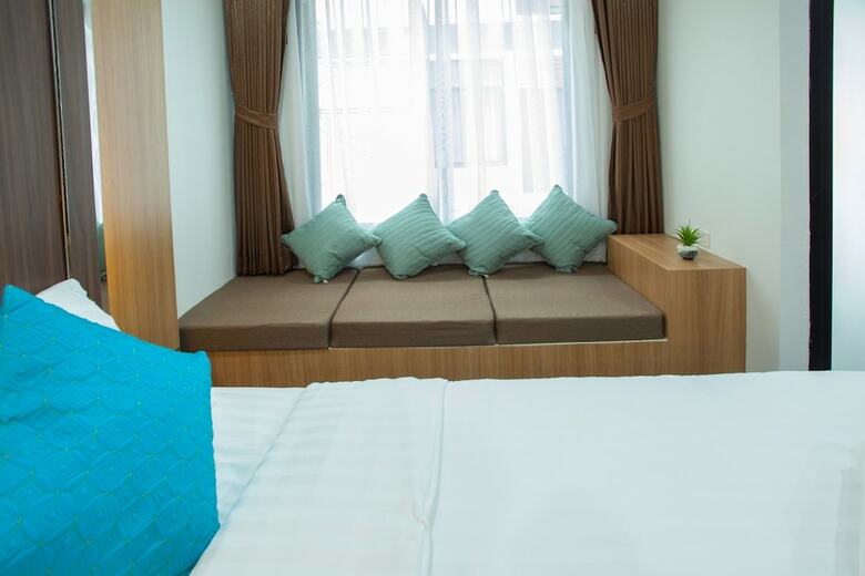 Thanburi Hotel