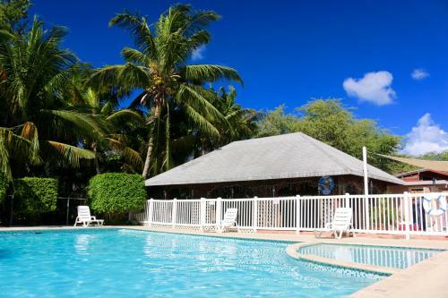 Hotel Combate Beach Resort