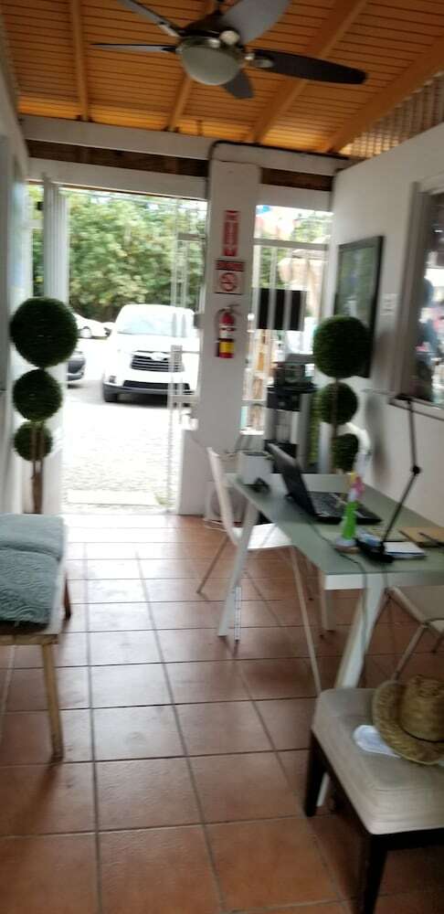 Hostal Luichy's Guest House