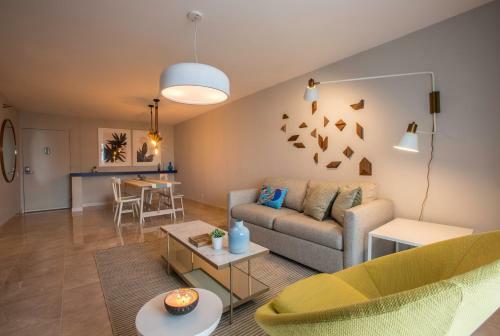 Aparthotel Ocean View Deluxe Suite: Pvt. Beach & Pool