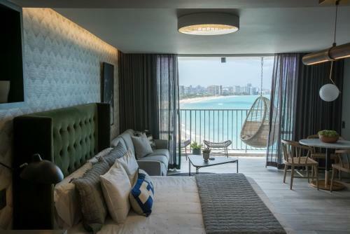 Aparthotel Ocean View Deluxe Suite: Pvt. Beach & Pool