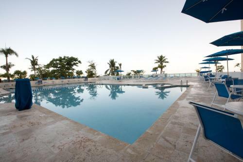 Aparthotel Ocean View Deluxe Suite: Pvt. Beach & Pool