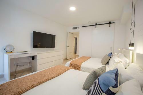 Aparthotel Ocean View Deluxe Suite: Pvt. Beach & Pool