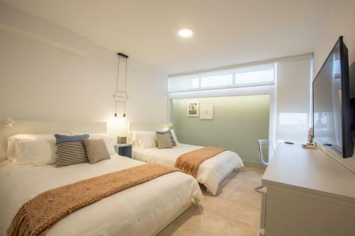 Aparthotel Ocean View Deluxe Suite: Pvt. Beach & Pool