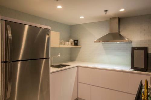 Aparthotel Ocean View Deluxe Suite: Pvt. Beach & Pool