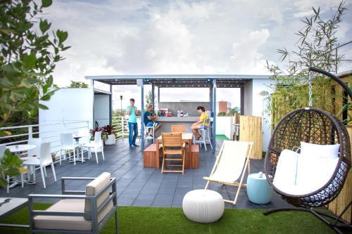 Nomada Urban Beach Hostel