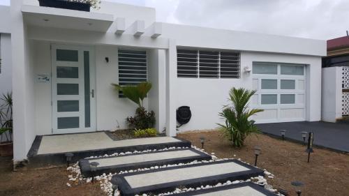 Black & White Comfort House