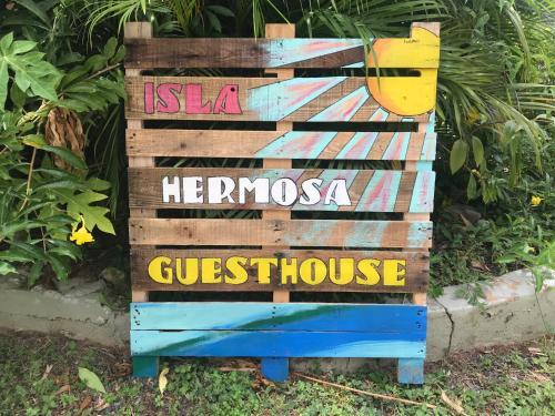 Hostal Isla Hermosa Guesthouse