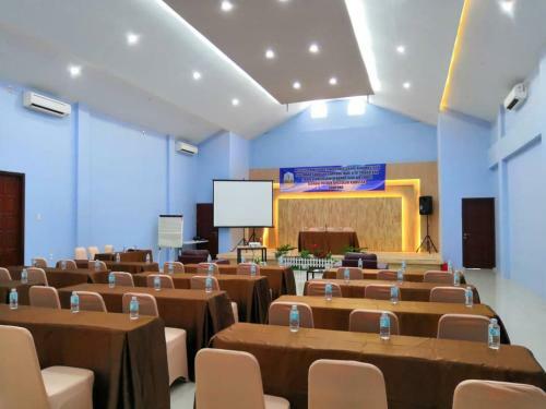 Grand Mahoni Hotel