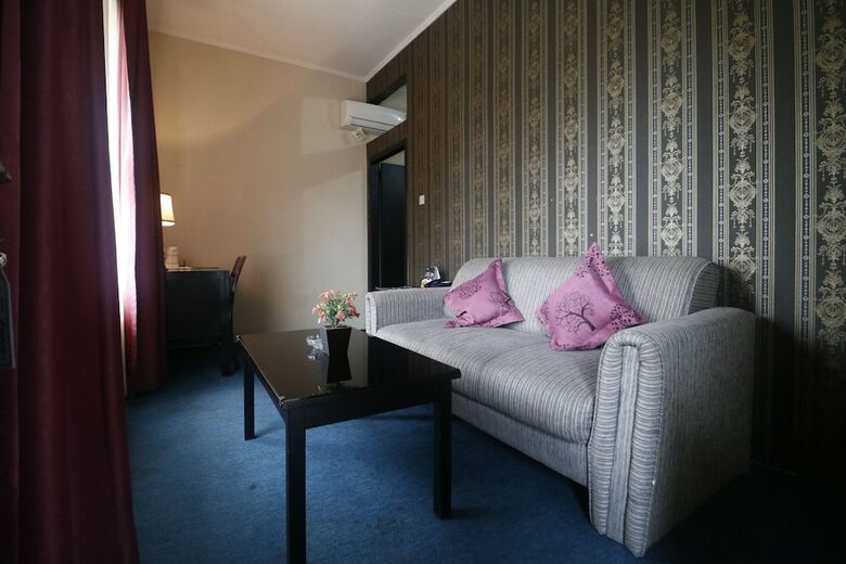 Hotel Reddoorz Plus @ Jalan Raden Intan Lampung