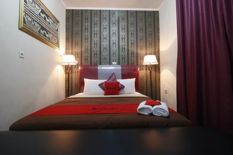 Hotel Reddoorz Plus @ Jalan Raden Intan Lampung