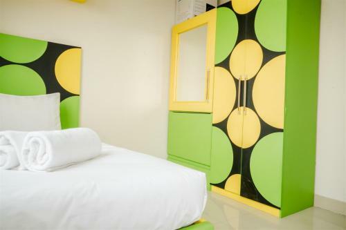 Strategic 2br At Sudirman Suite Apartment By Travelio
