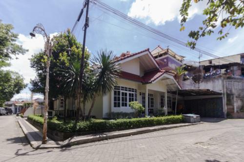 Hostal Pele Guesthouse