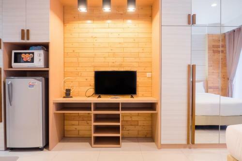 Comfy Studio At Dago Suites Apartment By Travelio