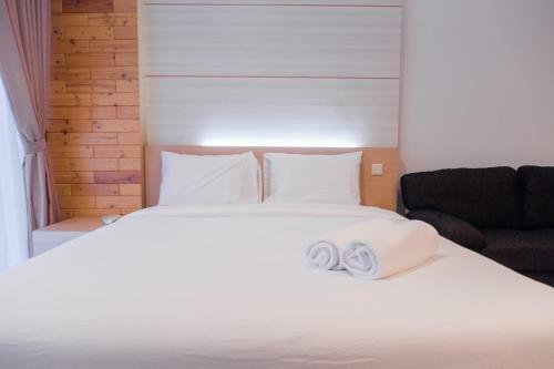 Comfy Studio At Dago Suites Apartment By Travelio