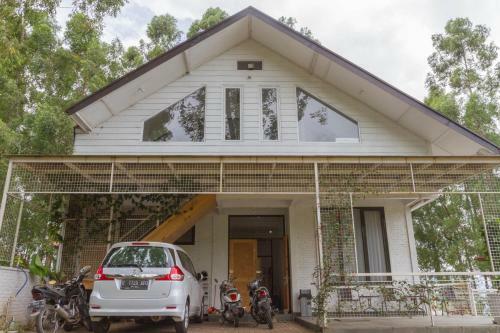 Hostal Reddoorz Near Kampung Daun