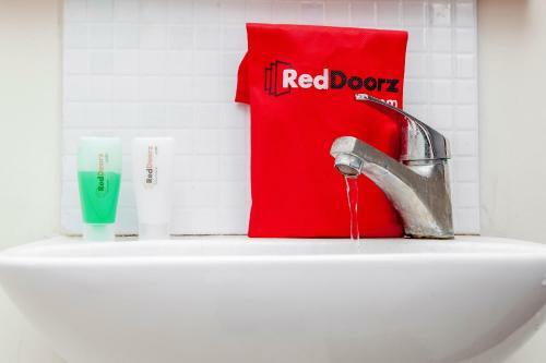 Bed & Breakfast Reddoorz @ Buah Batu 2