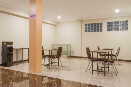 Hostal Reddoorz Plus @ Dipatiukur