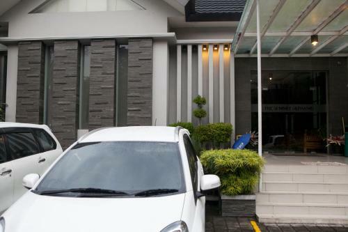 Hostal Reddoorz Plus Near Bip