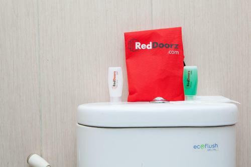 Hostal Reddoorz Plus Near Bip