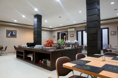 Hostal Reddoorz Plus Near Bip