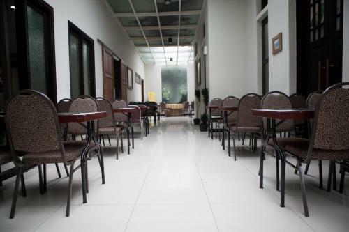 Hostal Reddoorz Plus Near Bip