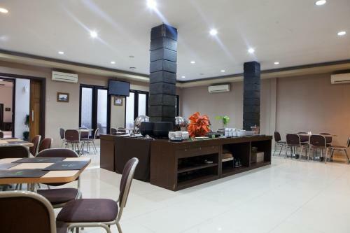 Hostal Reddoorz Plus Near Bip