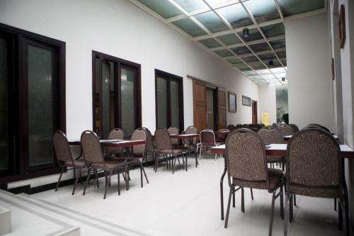 Hostal Reddoorz Plus Near Bip