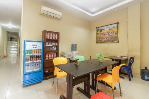 Hostal Reddoorz Near Duta Mall