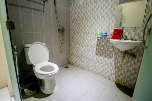 Hotel Reddoorz Pasar Tarapung Siring