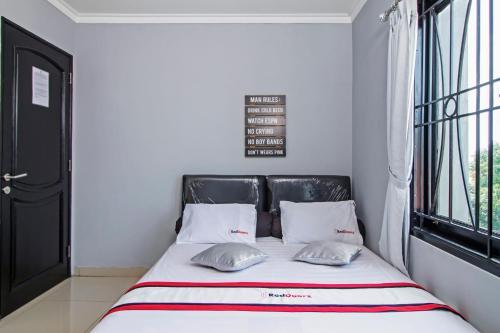 Hostal Reddoorz Plus @ Radio Dalam 2