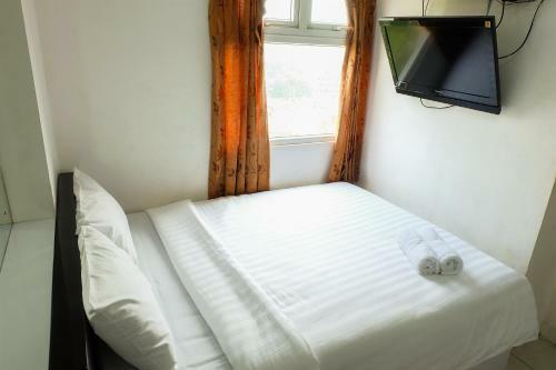 2br Pino Green Pramuka Apartment By Travelio